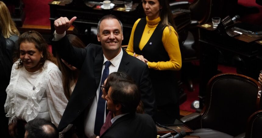 grieta-entre-opositores-duros-y-aliados-al-gobierno:-se-desinfla-la-ofensiva-contra-adorni-en-el-congreso