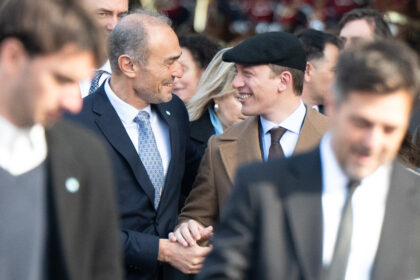 mesa-politica:-despues-de-las-fotos-para-escenificar-una-tregua-fragil,-santiago-caputo-y-martin-menem-se-reencuentran-sin-milei