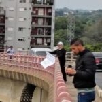 tension-en-corrientes:-policias-rompieron-carteles-de-docentes-que-pedian-suba-salarial