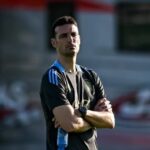 scaloni-rompio-el-silencio-sobre-la-lesion-de-messi:-“nos-hubiese-gustado-que-llegue-sin-ningun-tipo-de-problemas”