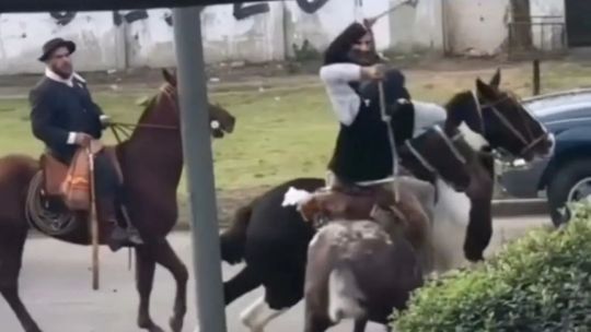 insolita-pelea-de-gauchos-cambio-el-libreto-del-festejo-del-25-de-mayo-en-berazategui