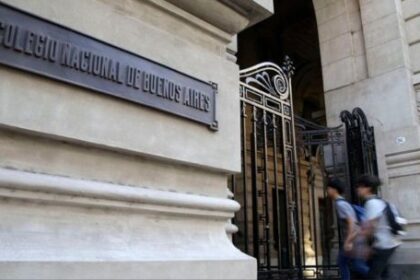 toma-estudiantil-de-los-colegios-pellegrini-y-nacional-buenos-aires-por-el-financiamiento-universitario