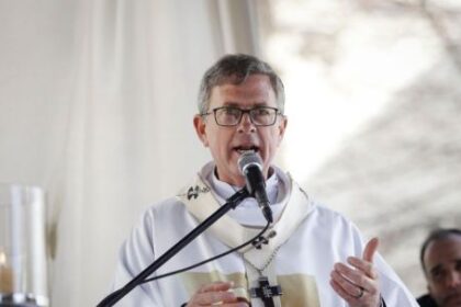 washington-uranga-aseguro-en-“qr!”-que-la-iglesia-“viene-marcando-problemas-sociales”-al-gobierno-de-milei