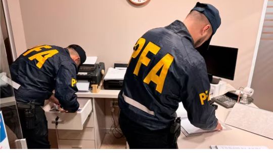 acusan-a-funcionaria-de-moron-de-integrar-una-banda-narco-tras-encontrar-medio-kilo-de-cocaina-en-su-casa
