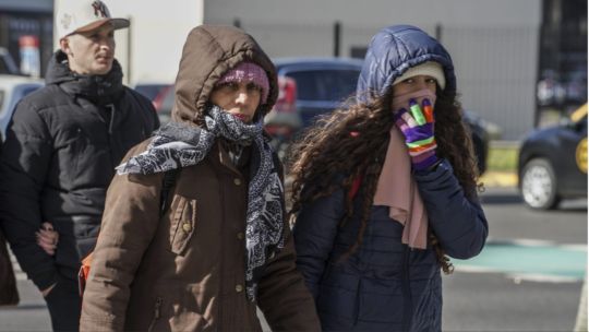 clima-en-ciudad-de-buenos-aires:-tarde-gris-y-fria-con-viento-del-sudeste-tras-el-mediodia