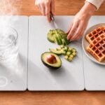 china-revela-una-tabla-de-cocina-inteligente-que-calienta-tus-platos-solo-en-10-segundos-mientras-cortas-los-alimentos