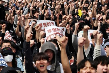 huelga-contra-la-inteligencia-artificial:-trabajadores-de-chips-de-samsung-amenazaron-con-un-paro-historico-y-consiguieron-un-bono-de-300-mil-dolares
