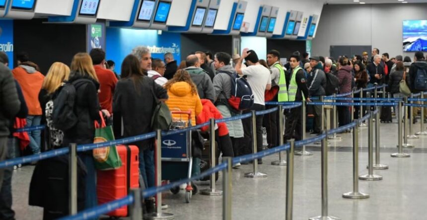 desde-este-jueves,-aumentan-las-tasas-de-seguridad-aeroportuaria-en-todo-el-pais-y-suben-los-precios-de-los-pasajes-de-avion:-como-quedan-con-la-actualizacion 
