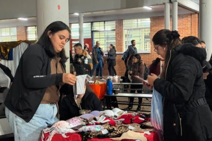 posadas-|-el-instituto-politecnico-n°1-celebro-el-“marketing-day”-con-una-masiva-exposicion-de-emprendedores-y-vecinos