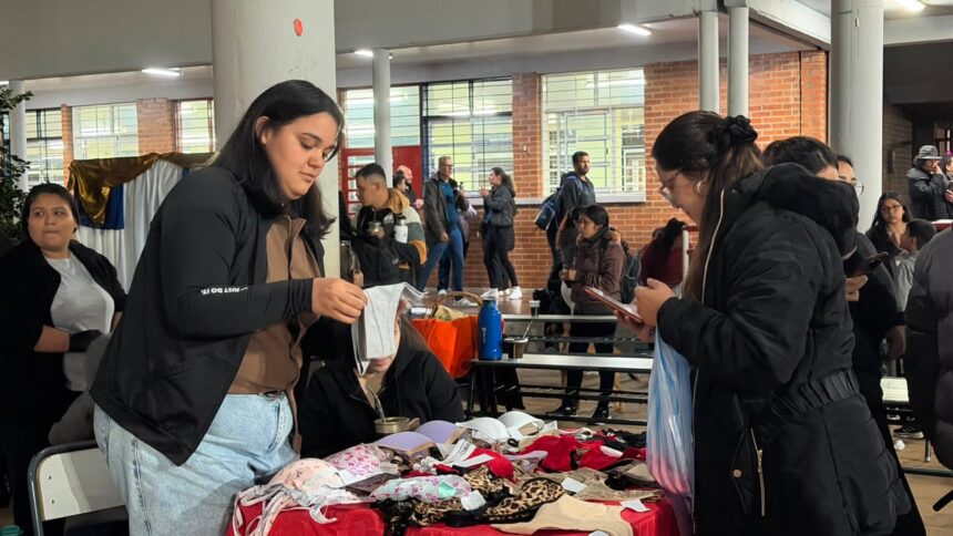 posadas-|-el-instituto-politecnico-n°1-celebro-el-“marketing-day”-con-una-masiva-exposicion-de-emprendedores-y-vecinos