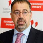 un-nobel-de-economia-no-cree-que-la-ia-vaya-a-provocar-despidos-masivos:-“reemplazar-trabajadores-es-una-propuesta-perdedora”