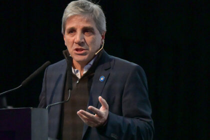 luis-caputo-aseguro-que-milei-ganara-las-elecciones-de-2027:-“por-primera-vez-la-economia-se-va-a-llevar-puesta-a-la-politica”