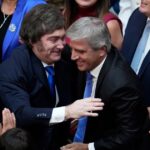mercados-de-festejo:-el-riesgo-pais-quiebra-la-barrera-de-los-500-puntos-y-las-acciones-argentinas-pegan-otro-salto