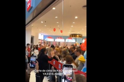 locura-por-el-nuevo-local-de-miniso-en-el-dot-baires-shopping:-cuadras-de-cola-y-un-mensaje-ironico-de-javier-milei