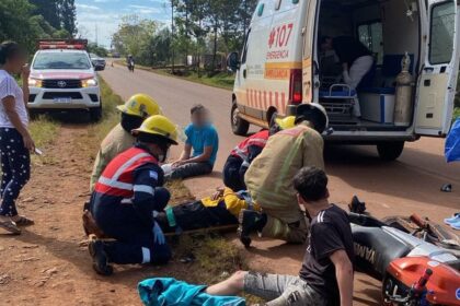 el-soberbio-|-dos-motocicletas-chocaron-sobre-la-ruta-provincial-2-y-tres-personas-resultaron-heridas