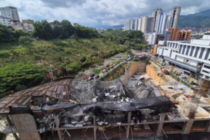 en-video:-grave-desplome-de-zona-social-que-estaba-siendo-construida-en-edificio-nuevo-de-floridablanca:-reportan-cuatro-heridos-de-gravedad