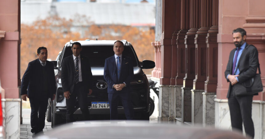 javier-milei-recibio-a-una-delegacion-clave-de-eeuu.-por-su-relacion-con-el-tesoro:-patentes,-alineacion-y-rigi-para-la-salud-sobre-la-mesa