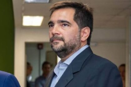 detuvieron-al-extitular-de-arsat-tras-hallar-mas-de-us$650.000-y-droga-en-su-departamento