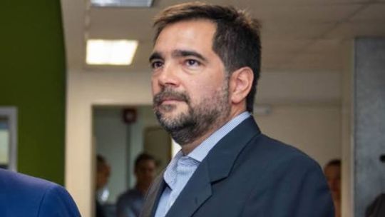 detuvieron-al-extitular-de-arsat-tras-hallar-mas-de-us$650.000-y-droga-en-su-departamento
