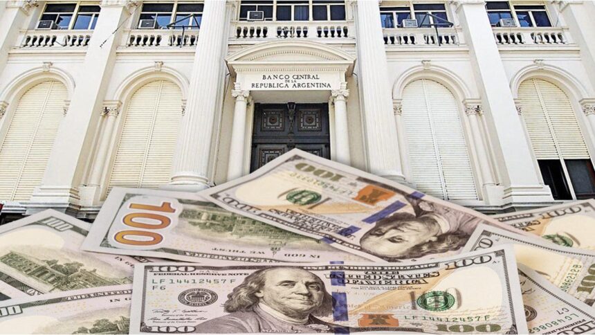 la-compra-de-dolar-ahorro-crecio-en-abril,-por-primera-vez-en-tres-meses,-y-se-acerco-a-los-u$s3.000-millones