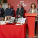 ¿que-hace-una-escafandra-precursora-del-traje-espacial-en-la-caja-de-las-letras-del-instituto-cervantes?