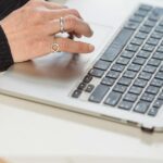 porno-en-la-computadora-del-trabajo:-advierten-por-un-riesgo-oculto-que-va-mas-alla-de-ser-descubierto
