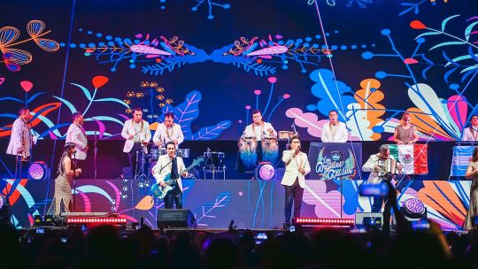 primera-noche-de-los-angeles-azules-en-buenos-aires:-fervor-de-los-fans-y-pura-cumbia-tradicional