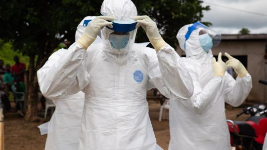 el-jefe-de-la-oms-llego-al-epicentro-del-brote-de-ebola-en-congo-mientras-crece-la-alerta-mundial