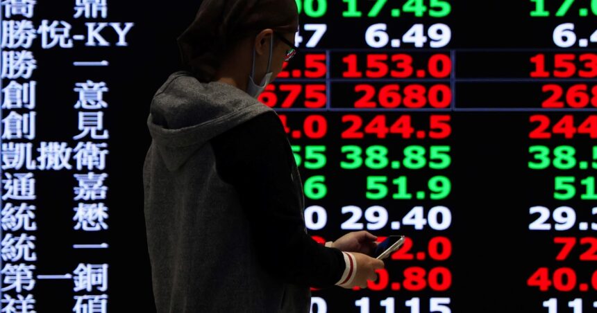 en-un-ano,-y-sin-cepo-a-las-personas,-los-argentinos-se-compraron-mas-de-us$-50.000-millones
