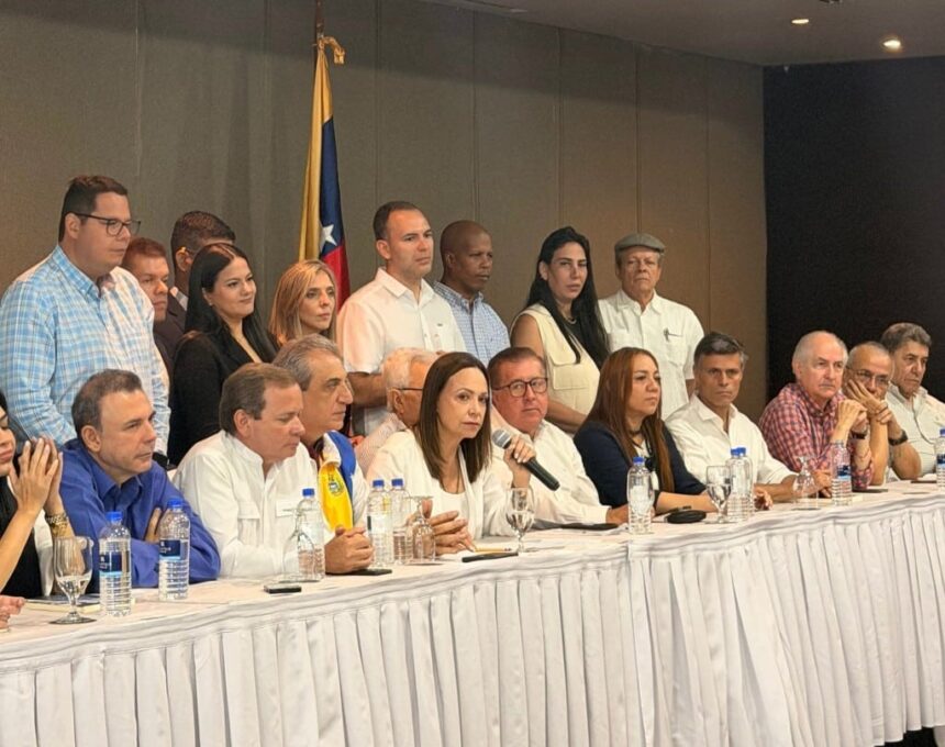 encuentro-de-la-pud-y-machado-en-panama:-la-necesaria-foto-de-la-unidad-y-recalibracion-de-la-estrategia