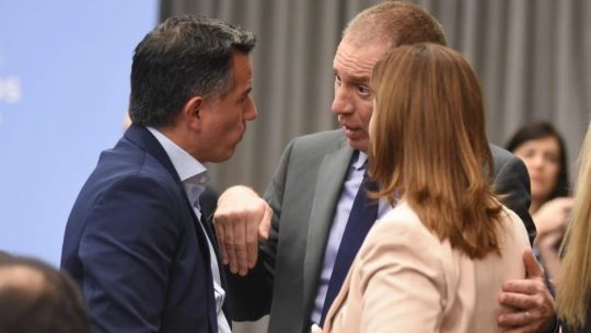estrategia-2027:-bornoroni-lleva-a-un-peloton-de-intendentes-a-la-casa-rosada