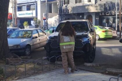 primera-semana-sin-“naranjitas”-en-cordoba:-el-estacionamiento-medido-tuvo-su-prueba de-fuego-y-se-estudian-nuevos-ajustes
