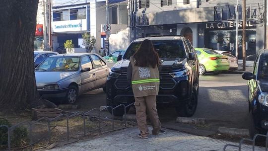 primera-semana-sin-“naranjitas”-en-cordoba:-el-estacionamiento-medido-tuvo-su-prueba de-fuego-y-se-estudian-nuevos-ajustes
