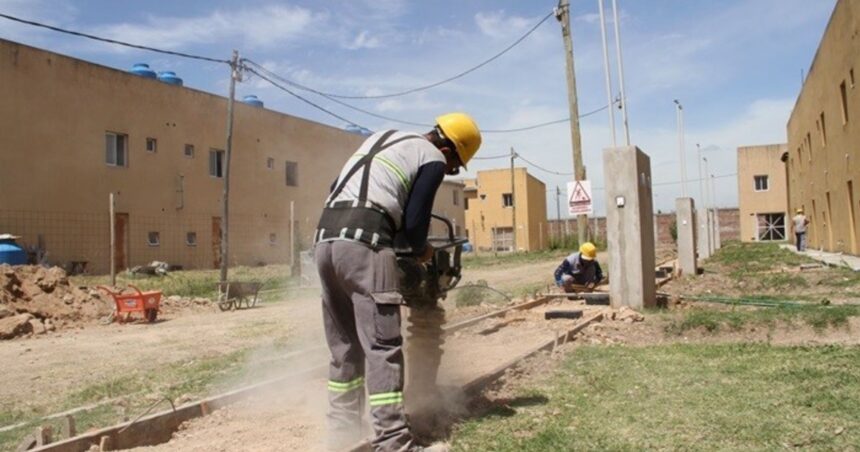 casi-6-de-cada-10-sectores-recorto-empleos-en-la-era-milei:-los-que-mas-sufrieron-y-los-pocos-que-se-salvaron