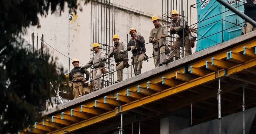 por-la-menor-inflacion-y-las-sumas-fijas,-los-salarios-de-convenio-repuntaron-en-abril