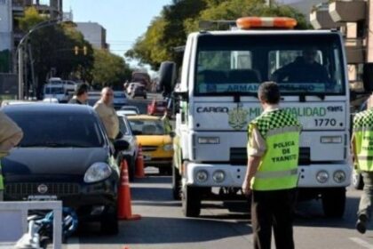 convivencia-urbana:-el-nuevo-cuerpo-de-transito-porteno-que-busca-erradicar-la-doble-fila-sin-recurrir-a-las-multas