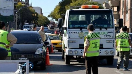 convivencia-urbana:-el-nuevo-cuerpo-de-transito-porteno-que-busca-erradicar-la-doble-fila-sin-recurrir-a-las-multas