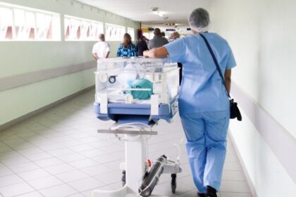 nena-de-12-anos-fue-al-hospital-por-malestares-estomacales-y-descubrio-que-estaba-embarazada
