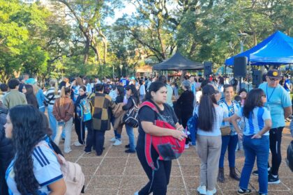 fiebre-mundialista-|-con-emprendedores,-intercambio-de-figuritas-y-torneos,-el-parque-paraguayo-de-posadas-reunio-a-fanaticos-de-la-seleccion-argentina