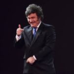 javier-milei-y-luis-caputo-vuelven-a-defender-el-modelo-economico-ante-el-circulo-rojo-financiero