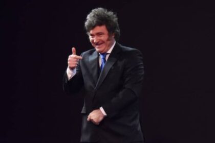 javier-milei-y-luis-caputo-vuelven-a-defender-el-modelo-economico-ante-el-circulo-rojo-financiero