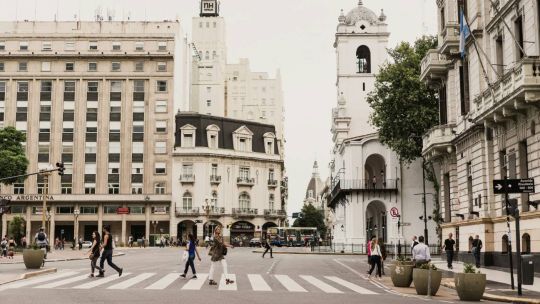 ciudad-de-buenos-aires,-entre-el-cafe-y-el-monoambiente:-la-crisis-de-los-espacios-donde-se-construia-comunidad
