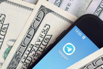 la-historia-de-la-banda-que-hackeo-bases-publicas-para-cambiar-identidades-y-recaudar-130-millones-de-pesos