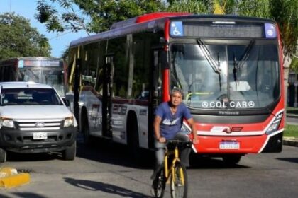 paritarias-colectiveros:-la-uta-corrientes-acordo-un-basico-de-$1370.000-y-freno-las-suspensiones