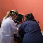 realizaron-un-operativo-gratuito-de-fondo-de-ojo-para-bebes-en-leandro-n.-alem