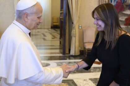 pettovello-fue-recibida-por-el-papa-leon-xiv-en-el-vaticano
