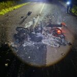 un-motociclista-sufrio-graves-lesiones-y-quemaduras-tras-chocar-contra-un-tractor-en-mojon-grande
