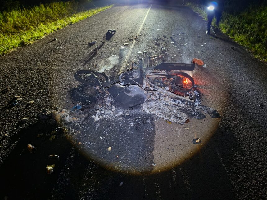 un-motociclista-sufrio-graves-lesiones-y-quemaduras-tras-chocar-contra-un-tractor-en-mojon-grande