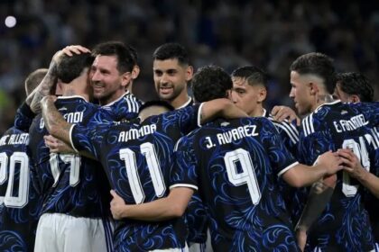 la-seleccion-argentina-ajusta-detalles-en-kansas-y-afronta-dos-amistosos-clave-antes-del-mundial:-hora-y-tv