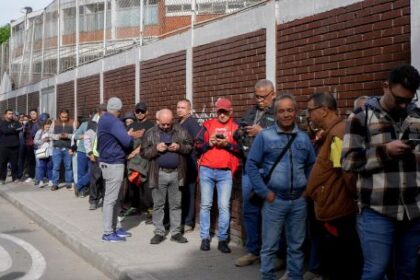 “la-politica-en-colombia-da-miedo”:-la-incertidumbre-de-los-jovenes-ante-la-segunda-vuelta-presidencial